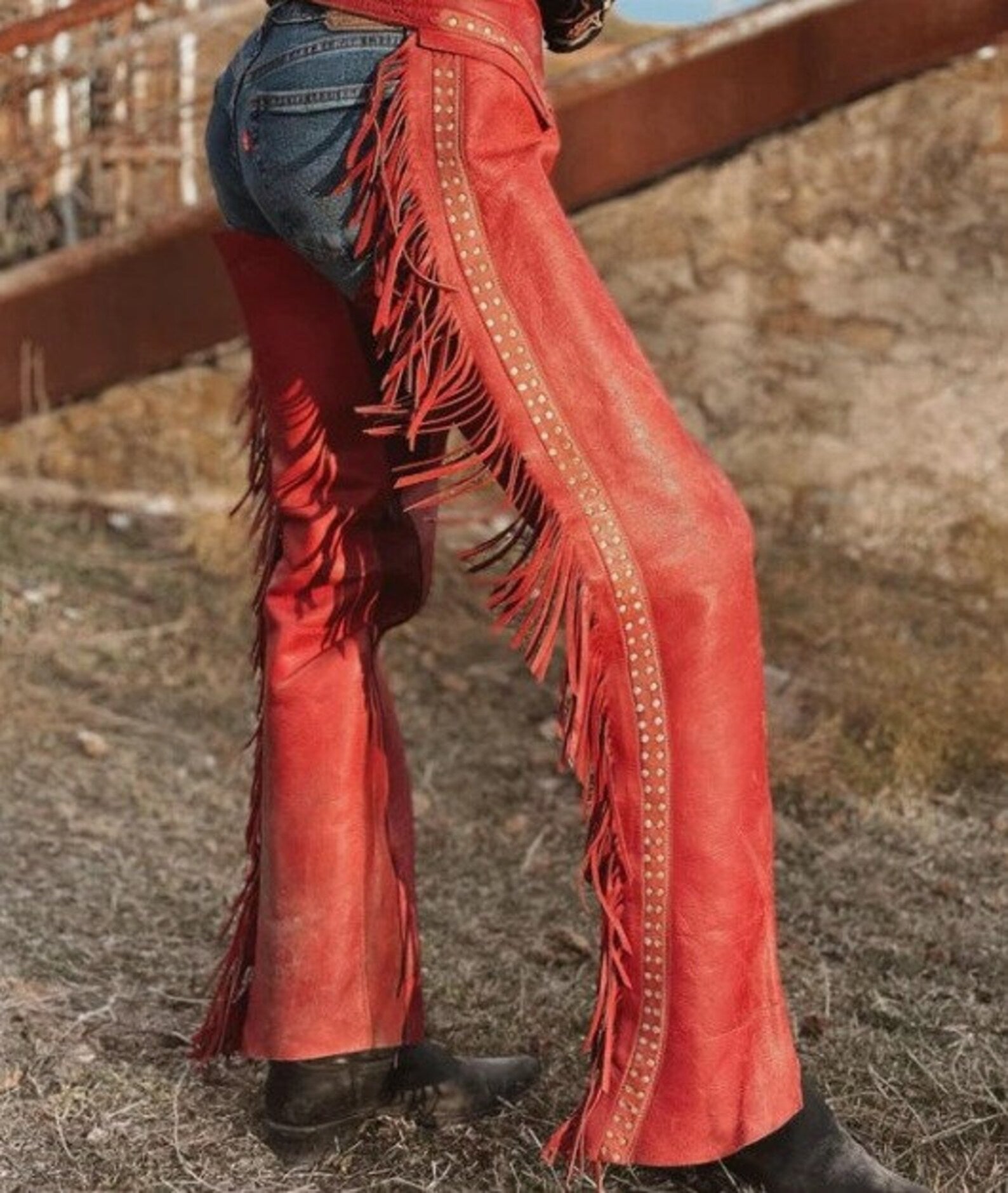 VINTAGE WESTERN COWBOY / COWGIRL LEATHER FRINGED CHAPS VINTAGE WESTERN COWBOY / COWGIRL LEATHER FRINGED CHAPS